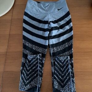 Nike Black and Gray Patterned Leggings